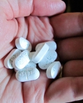 Už i angína začíná být hrozbou. Berete antibiotika správně? Rozhovor s expertkou  