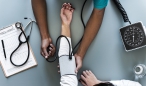 Češi nemoci přecházejí, tvrdí průzkum. Simulanti ale údajně nejsme